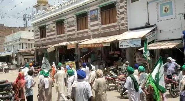 'ਆਪ' ਛੱਡ ਕਾਂਗਰਸ 'ਚ ਸ਼ਾਮਿਲ ਹੋਏ ਐਮਐਲਏ ਦਾ ਕਿਸਾਨਾਂ ਵਲੋਂ ਵਿਰੋਧ, ਭੱਜ ਕੇ ਬਚਾਈ ਆਪਣੀ ਜਾਨ