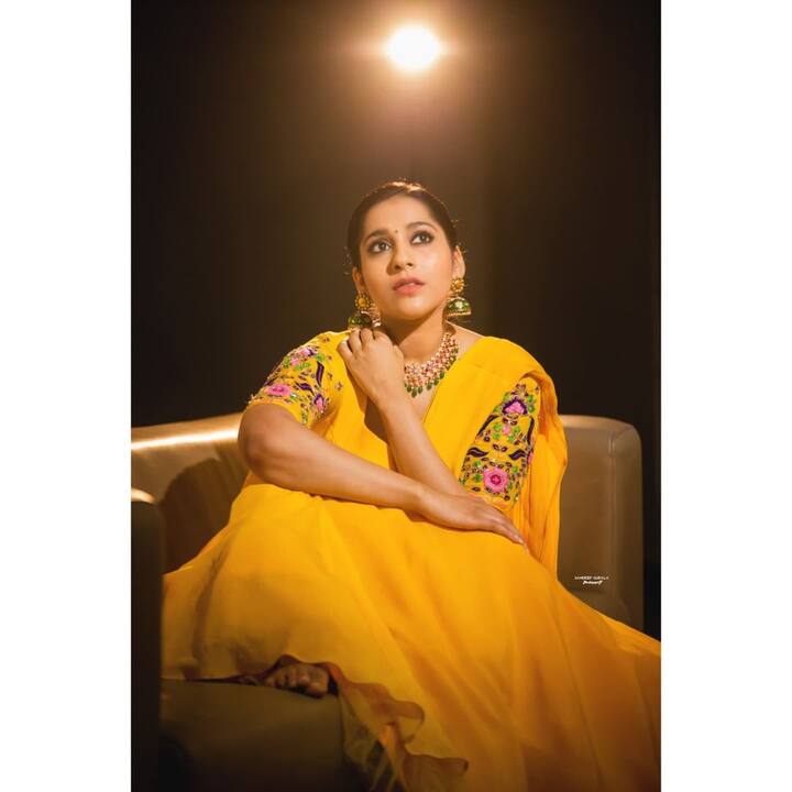 కావాల్సిన వాళ్లు ఇటు నుంచి వస్తారా (Image courtesy - @rashmigautam/Instagram)