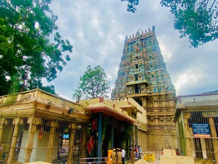 பதினெட்டாம்படி கருப்பணசாமி கோவில் அழகர்மலை.