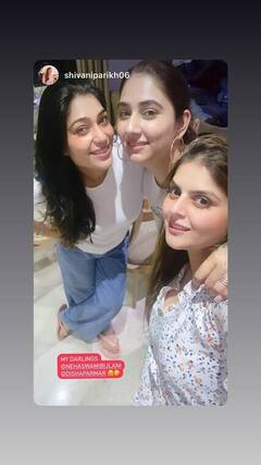 नई नवेली दुल्हनिया Disha Parmar के गाल पर Kiss करते दिखे Rahul Vaidya, शादी के एक हफ्ते बाद जमकर मनाई पार्टी