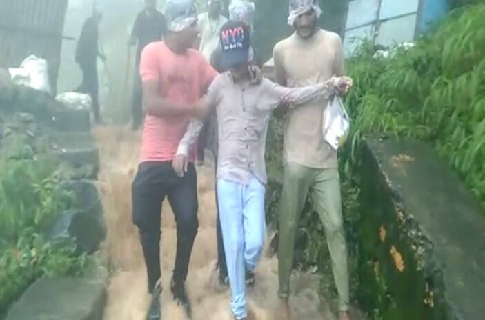 Gujarat Monsoon: Hevay rain fall on Girnar Junagadh details inside Gujarat Monsoon: સૌરાષ્ટ્રના આ પ્રસિદ્ધ યાત્રાધામમાં ધોધમાર વરસાદથી પગથિયા ઉતરવામાં શ્રદ્ધાળુઓને પડી મુશ્કેલી