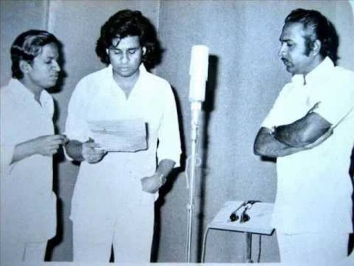 பாடல் பதிவின்போது இளையராஜா, ஜேசுதாசுடன் மகேந்திரன்