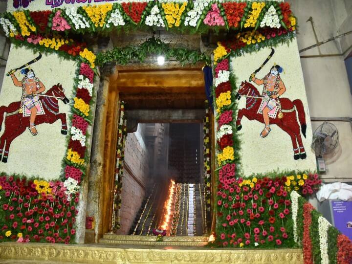 ஆண்டுக்கு ஒரு முறை மட்டும் திறக்கப்படும் படி பூஜை.