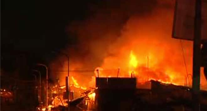 Kolkata Kestopur Devastating Fire 31 shops gutted 7 including 2 firemen injured Know Details Kestopur Fire:  গভীর রাতে কেষ্টপুরে বিধ্বংসী আগুন, ভস্মীভূত ৩১টি অস্থায়ী দোকান, জখম হন ২ দমকল কর্মী-সহ ৭