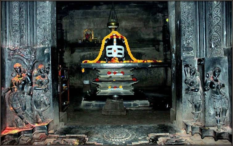 mahashivratri 2022 chant these mantra while offering belpatra on shivling to get lord shiv blessings महाशिवरात्रि पर बेलपत्र चढ़ाते समय इन मंत्रों का जाप है बेहद चमत्कारी, शीघ्र प्रसन्न होते हैं महादेव, पूरी करते हैं भक्तों की इच्छा