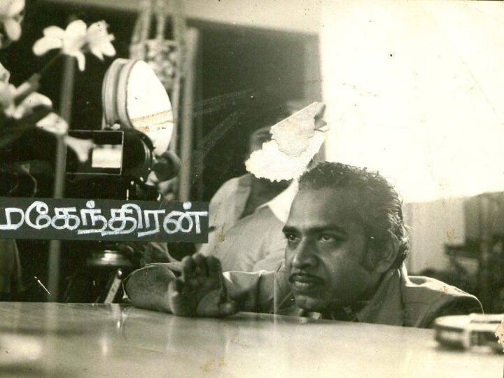 படப்பிடிப்பின்போது இயக்குனர் மகேந்திரன்