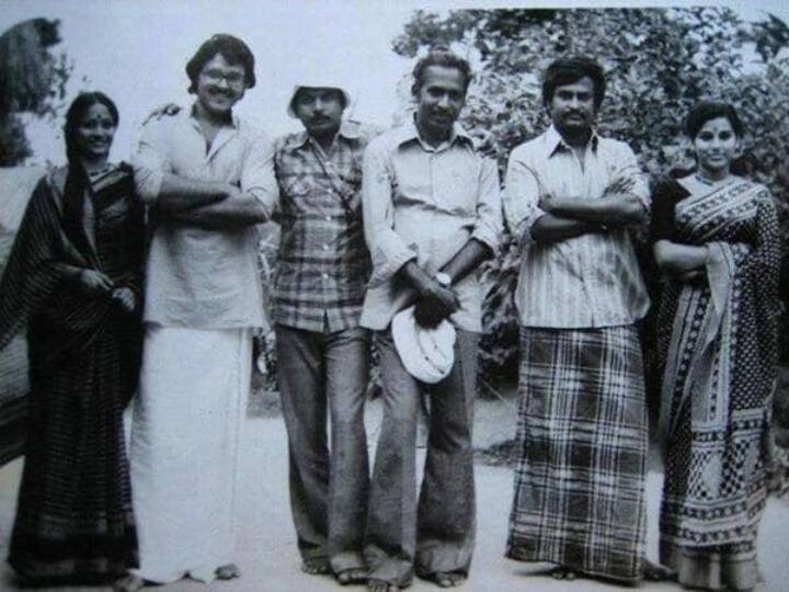 முள்ளும் மலரும் படக்குழுவினருடன் மகேந்திரன்