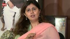 एखाद्या फाटक्या माणसासमोर नतमस्तक होईन, पण पदासाठी हात पसरण्याचे संस्कार रक्तात नाही; पंकजा मुंडेंची खदखद