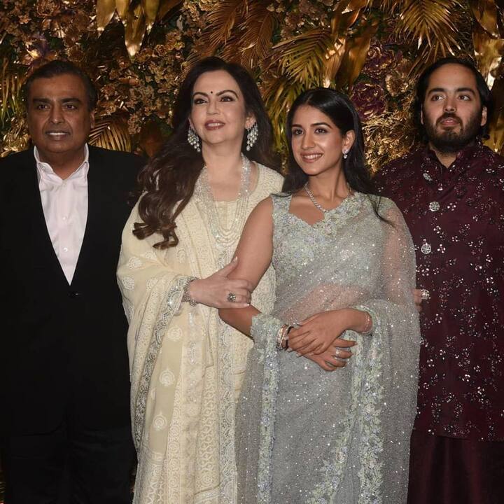 मुकेश अंबानी के बच्चों, ईशा अंबानी और आकाश अंबानी की ग्रैंड शादी के बाद से, पूरा देश अंबानी परिवार में राधिका का स्टेटस जानना चाहता है.