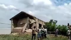 UP: House collapses in a river at Lakhimpur Kheri