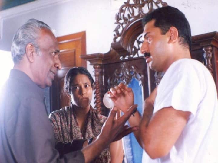 சாசனம் படப்பிடிப்பின்போது அரவிந்த்சாமிக்கு காட்சியை விளக்கும் இயக்குனர் மகேந்திரன்