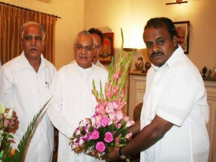 அப்போதைய பிரதமர் வாஜ்பாய், குமாரசாமியுடன் எடியூரப்பா