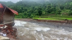 संपर्कहीन गावांपर्यंत मदत कधी पोहोचणार? साताऱ्यातल्या येरणे गावात विध्वंस,घरं,जनावरं सगळं वाहून गेलं