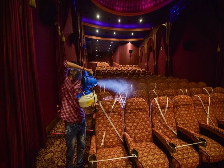 Delhi Unlock 8: Permission to open cinema hall-spa in Delhi from today, metro-buses will run at 100% capacity Delhi Unlock 8: दिल्ली में आज से सिनेमाहॉल-स्पा खोलने की इजाजत, 100% क्षमता के साथ चलेंगी मेट्रो-बसें