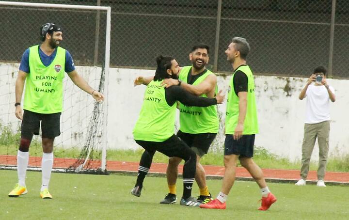 Both celebrities, who are a part of the All Stars Football Club were seeing having a gala time at the game where Ranveer was photographed giving Dhoni a big hug after practice. [pic credit: Manav Manglani]