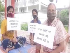 करगिल विजय दिवस पर धरने पर बैठा शहीद विवेक सक्सेना का परिवार, खोखले साबित हुए सरकार के आश्वासन