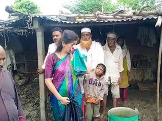 पूरग्रस्तांच्या व्यथा ऐकून नवनीत राणा यांना अश्रू अनावर, मुख्यमंत्र्यांवरही साधला निशाणा