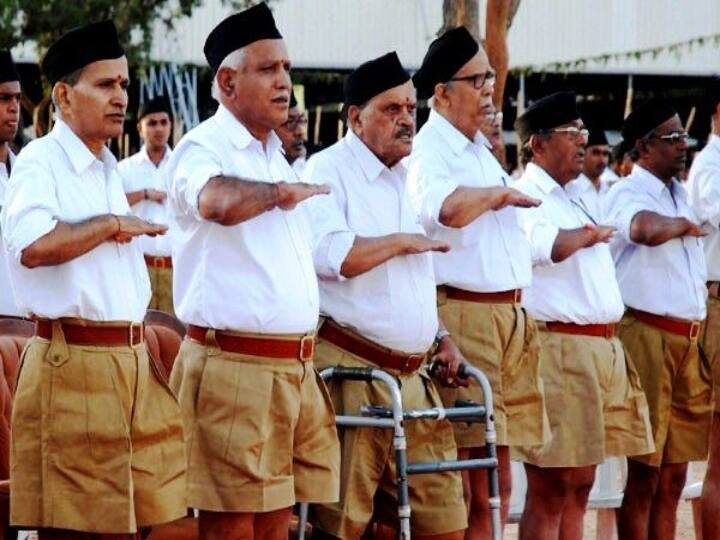 ஆர்.எஸ்.எஸ். நிகழ்ச்சியில் உறுதிமொழி ஏற்றுக்கொண்டபோது