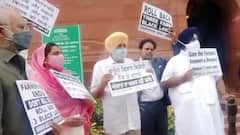 कृषि कानूनों के विरोध में अकाली दल के नेताओं और आप सासंद भगवंत मान ने संसद के बाहर किया प्रदर्शन