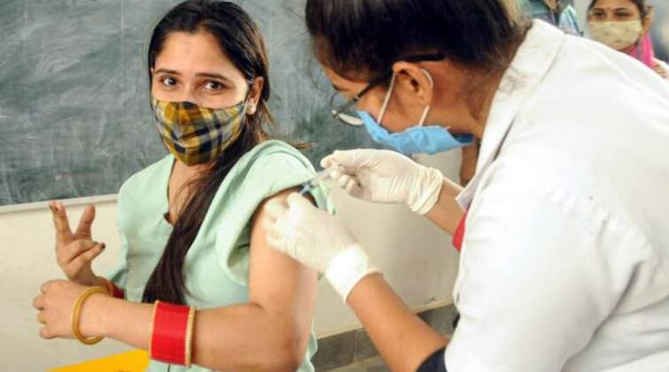One crore people got both doses of covid vaccine in Maharashtra became the first state in the country to do so Corona Vaccination: महाराष्ट्र में लगी एक करोड़ लोगों को वैक्सीन की दोनों डोज, ऐसा करने वाला देश का पहला राज्य बना