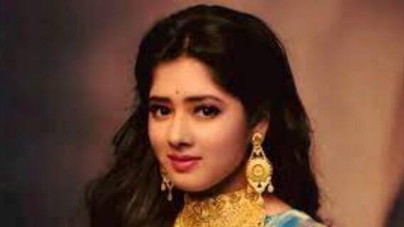 হয় মা নয় বৌমা: দেখে নিন দ্বিতিপ্রিয়ার ফটোশ্যুটের ভিডিও