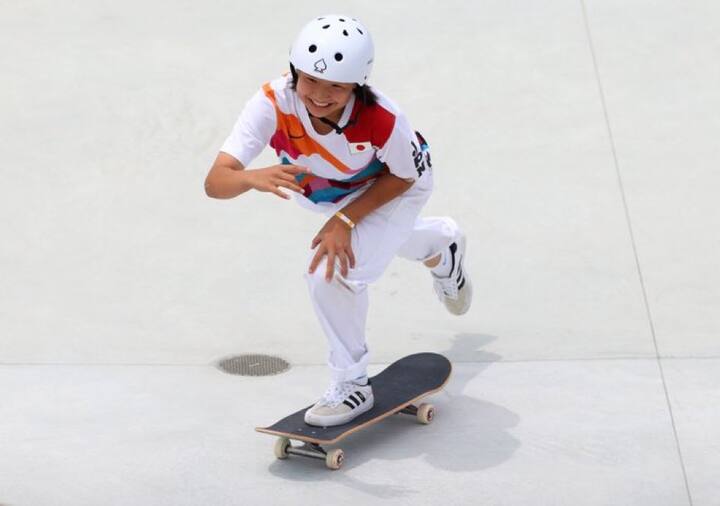 జపాన్‌కి చెందిన 14 ఏళ్ల మొమిజి నిషియా బంగారు పతకం సాధించింది. స్కేట్ బోర్డింగ్‌లో ఆమె స్వర్ణం దక్కించుకుంది