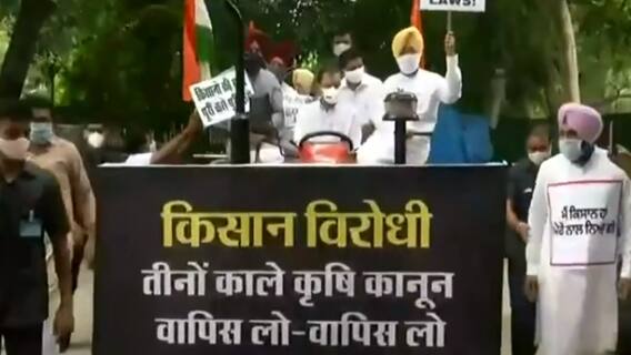 Rahul Gandhi के ट्रैक्टर मार्च के बाद Randeep Surjewala और BV Srinivas हिरासत में लिए गए