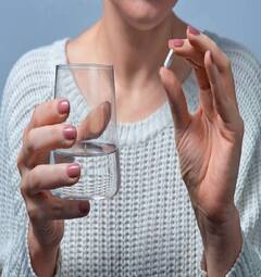 Corona: ઇંજેકશનની જગ્યાએ ટેબલેટ અને ઇન્હેલરથી વેક્સિન આપવાની તૈયારી, શું ગેઇમ ચેન્જર સાબિત થશે