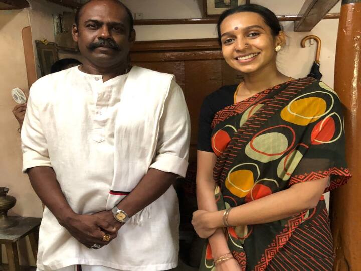 கனவிலே நடக்குதா கண்களும் காண்கிறதா காண்கிறதா