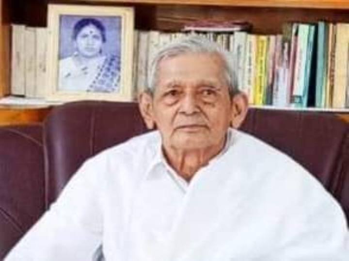 Tamil Poet Ilankumaranar Passed Away TN CM and other political leaders condoles the death of Ilankumaranar Tamil Pulavar Ilankumaranar : தமிழ் மொழிக்கு ஈடு செய்ய முடியாத இழப்பு- மூதறிஞர் இளங்குமரனார் மறைவுக்கு முதல்வர் இரங்கல்