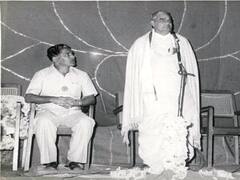 கர்நாடக முதல்வர் பதவியை ராஜினாமா செய்த எடியூரப்பாவின் அரிய புகைப்படங்கள்....!