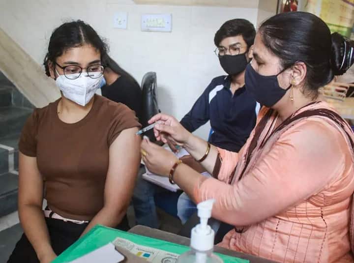 Corona vaccination: Amidst huge ups and downs, the country achieved the target for the month of July, UP beats Maharashtra कोरोना टीकाकरण: भारी उतार-चढ़ाव के बीच देश ने हासिल किया जुलाई महीने का लक्ष्य, यूपी ने महाराष्ट्र को पछाड़ा