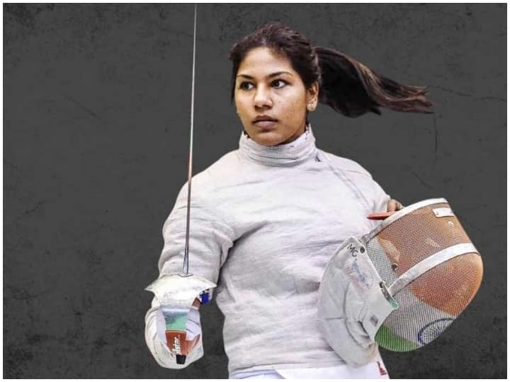 Tokyo Olympics 2020 bhavani devi creates history becomes first ever indian athlete to win fencing match at olympics Tokyo Olympics 2020 : भवानी देवीनं रचला इतिहास, ऑलिम्पिकमध्ये तलवारबाजीचा सामना जिंकणारी पहिली भारतीय महिला