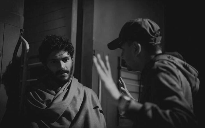 করোনা পরিস্থিতিতে বন্ধ সিনেমাহল। বন্ধ রয়েছে ছবির মুক্তিও। কিন্তু 'অভিযাত্রিক' এর 'অভিযান' যাতে না থামে সেই কাজেই আপাতত ব্রতী পরিচালক শুভ্রজিৎ মিত্র।