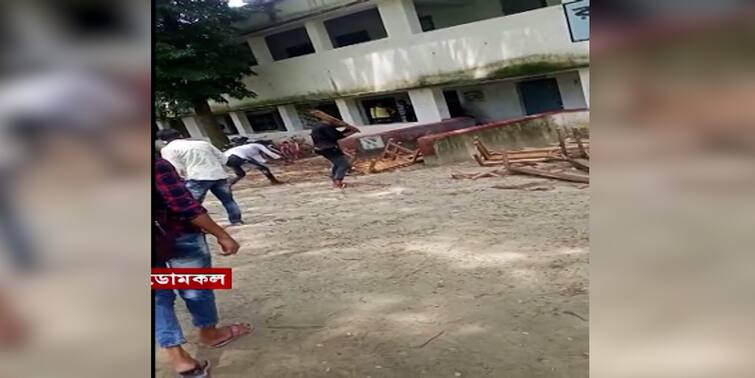 Domkal School HS Students not satisfied with numbers show agitation HS Student Agitation : উচ্চমাধ্যমিকে নম্বর কম আসায় ডোমকলের স্কুলগেটে তালা মেরে বিক্ষোভ, ভাঙচুর একদল ছাত্রের