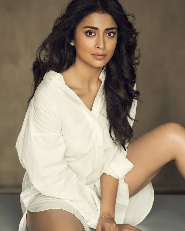 (Courtesy : Instagram) యూత్ లో ఆమెకి మంచి క్రేజ్ ఉండేది. ఇప్పటికీ తన హాట్ ఫోటోలతో అందరినీ అలరిస్తుంటుంది. 