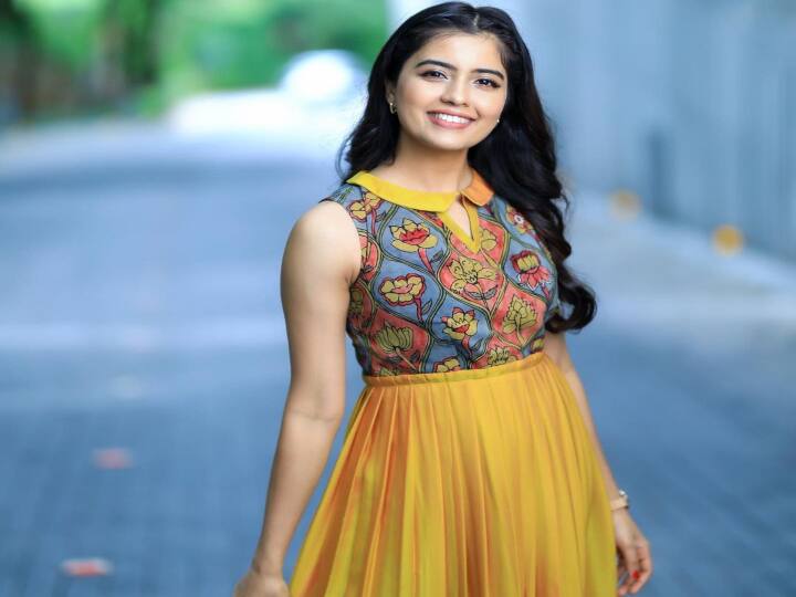 ஒவ்வொரு நாளும் ஒவ்வொரு அழகில் பூத்து நீ குலுங்கினாய்