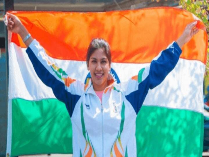 Tokyo Olympics: Indian Fencer Bhavani Devi Creates history by taking part in Tokyo olympics fencing Tokyo Olympics: நெருக்கடிகள்.. முன்னாள் முதல்வரின் உதவி.. ஒலிம்பிக் சாதனையை எட்டிப்பிடித்த பவானிதேவி..!