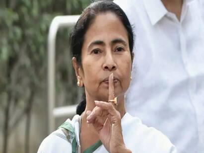 mamta banarjee go to delhi for meeting with opposite leaders டெல்லி செல்லும் மம்தா பானர்ஜி : முக்கிய தலைவர்களுடன் நேரில் சந்திப்பு..!