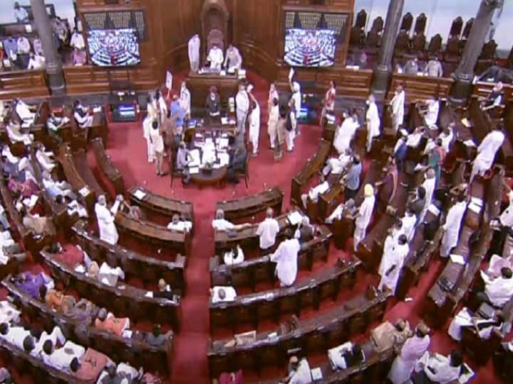 Parliament Monsoon Session LIVE: लोकसभा में जारी है विपक्ष का हंगामा, राज्यसभा की कार्यवाही स्थगित