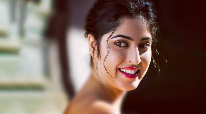 मोनिका ने शो में बावरी का किरदार निभाकर पॉपुलैरिटी हासिल की थी. वह 2013 से 2019 तक शो जुड़ी रहीं लेकिन फिर फीस की अनबन के चलते उन्होंने शो छोड़ दिया.