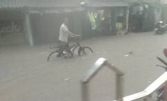 Hooghly Rains: মাত্র দু'ঘণ্টার বৃষ্টিতেই জলের তলায় হুগলির একাংশ, ছবিতে দেখুন