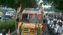 વડોદરાઃ આત્મીય હરિપ્રસાદ સ્વામીજીના દિવ્યદેહને લઈ જવાઈ રહ્યો છે મંદિર ખાતે, જુઓ વીડિયો