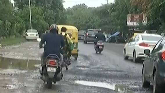 Ahmedabad: ઠેર ઠેર રસ્તાઓ પર પડ્યા ભ્રષ્ટાચારના ખાડા, પ્રિ-મોન્સૂન કામગીરી માત્ર કાગળ પર