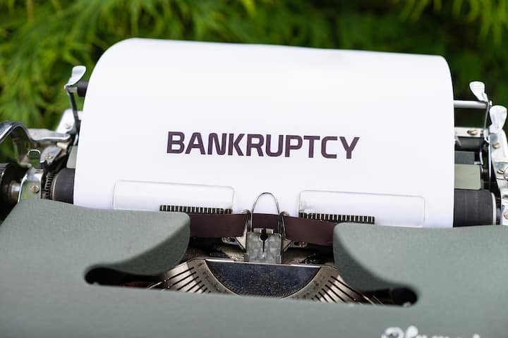 Bankruptcy Rules: જ્યારે કોઈ વ્યક્તિ બેંક અથવા સંસ્થા પાસેથી લોન લે છે અને તેને પરત કરવામાં અસમર્થ હોય છે, ત્યારે બેંક કેટલીક કાનૂની પ્રક્રિયા પૂર્ણ કર્યા પછી તેને નાદાર જાહેર કરે છે.