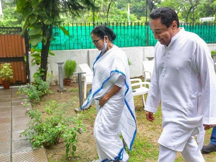पीएम मोदी से मुलाकात से पहले ममता बनर्जी से मध्य प्रदेश के पूर्व सीएम और सीनियर कांग्रेस नेता कमलनाथ ने मुलाकात की. कमलनाथ ने कहा, “ममता बनर्जी से हमारे पुराने संबंध हैं.”
