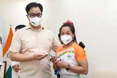 Tokyo Olympics 2020: দেশে ফিরেই খােশমেজাজে চানু, আইনমন্ত্রী ও ক্রীড়ামন্ত্রীর সঙ্গে খেলেন পিৎজা