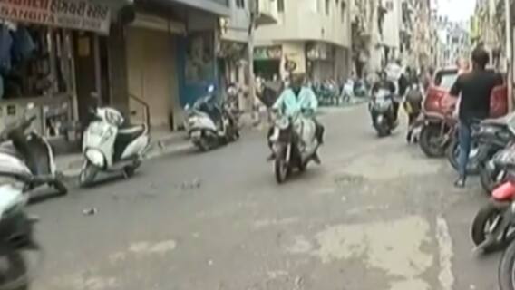 સુરતના સેંટ્રલ ઝોન વિસ્તારમાં ખાડાઓનું સામ્રાજ્ય, વાહન ખરાબ થયાની ઉઠી ફરિયાદ