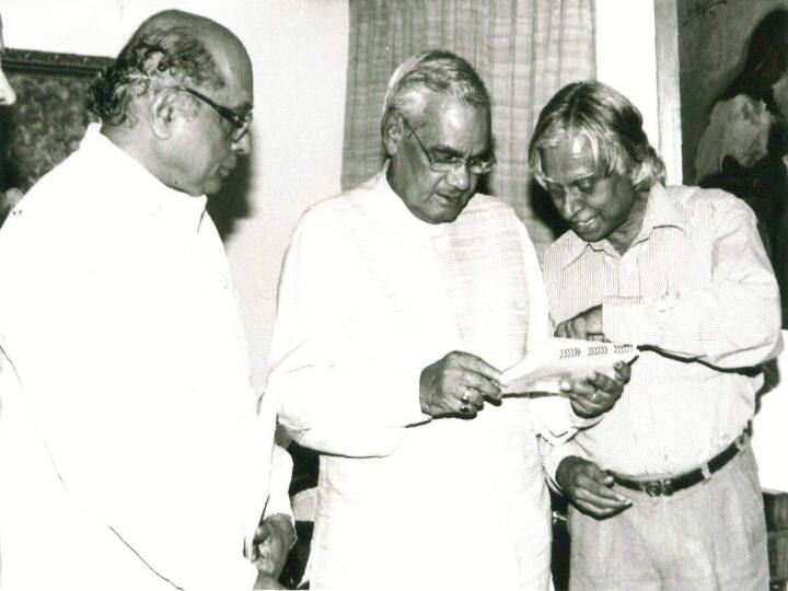மறைந்த முன்னாள் பிரதமர் வாஜ்பாயுடன் அப்துல்கலாம்