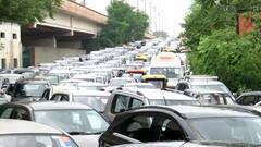 Delhi: थोड़ी से बारिश से बेहाल हुई राजधानी, कई इलाकों में भरा पानी, ट्रैफिक हुआ जाम